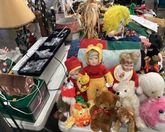 CHOICE TABLE LOT, DOLLS, GLASS, COLLECTBLES, ART PRINTS, FIGURINES, FINE CHINA