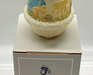 FENTON IVORY BIRTH OF A SAVIOR FAIRY LAMP, #197