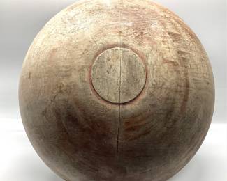 2 ANTIQUE WOODEN DOUGH BOWLS 2 ANTIQUE WOODEN DOUGH BOWLS. LARGE IS 28 INCHES FROM HANDLE TO HANDLE. SMALLER IS 18 INCHES IN DIAMETER. SMALLER BOWL HAS CRACK