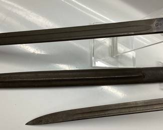 2 WW1 BAYONETS 1917 WINCHESTER, 1907 WILKINSON, 2 WW1 BAYONETS, RARE 1917 U.S ISSUE WINCHESTER. U.S 1917 WITH FIRST TYPE-FIRST VARIATION SCABBARD. BRITISH 1907 WILKINSON