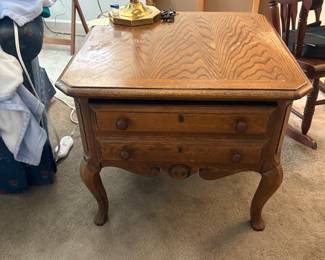 Set of 2 solid wood side tables