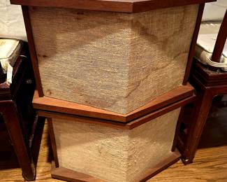 Bose 901 Speakers (includes stands)
