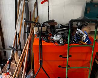 Large assortment of outdoor and garden tools, including:
	•	2 vintage-style push reel mowers (manual, eco-friendly)
	•	Rakes, hoes, shovels, and brooms
	•	Mops and yard tools with wood handles
	•	Electric hedge trimmer
	•	Miscellaneous hand tools, gloves, and supplies

All are in good working condition and ready for yard projects.
