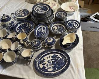 Blue Willow China Set (Mixed Lot)

Classic Blue Willow china set, including teapot, lidded tureens, serving bowls, gravy boat, teacups, saucers, and multiple plates. Condition appears good with some age wear typical of vintage sets. Great for collectors or for display.