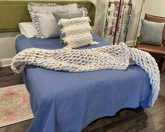 Full Size Bed 