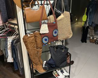 Women’s Accessories 