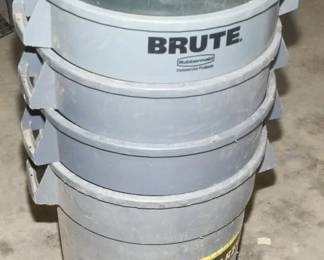 5x Trash Cans Rubbermaid Brute, Ace, etc