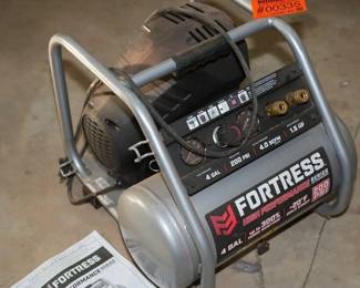 Fortress 4 Gal 200PSI Air Compressor 1.5HP
