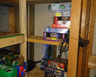 Games and puzzles for family game night