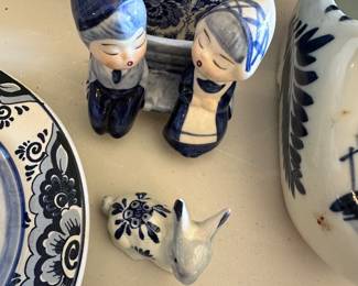 Delft figurines