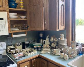 Blender, toaster, coffee maker, dishes