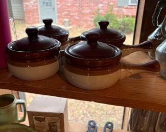 Onion soup crocks