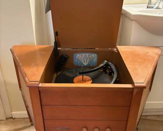 MCM record player