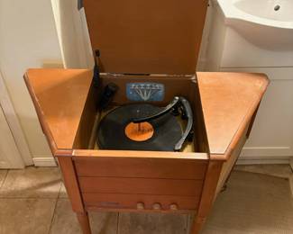 Magnavox record players