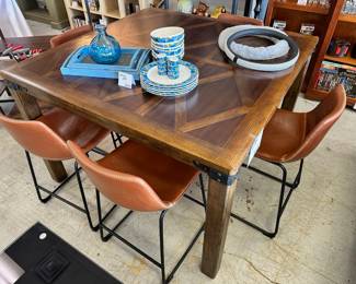 Table with 5 Chairs 