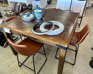 Table with 5 Chairs
