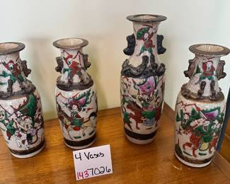 4 Vases