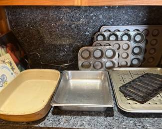 Baking pans and cutting boardd