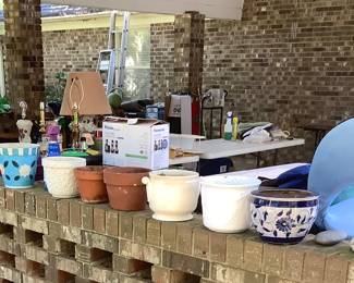 Just a few of the flower pots available.