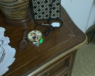 Hummel small musical box with vintage purse.