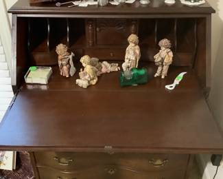 Close up of the desk.