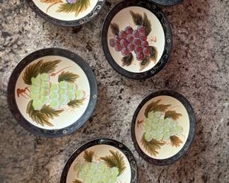 “Grape” design appetizer plates