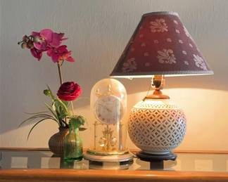 NFF122- Vintage Home Decor Items W/lamp 