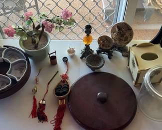 NFF026 - Antique Displays And Storage Devices