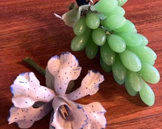 NFF016- Jade Tone Carved Grapes And Capodimonte Porcelain Iris