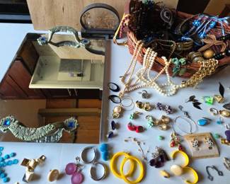 NFF116 - Huge Vintage Costume Jewelry Lot