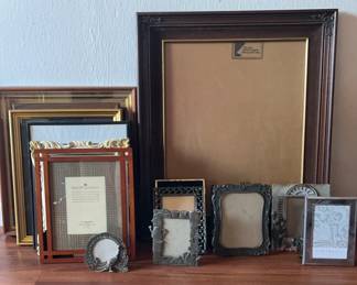 NFF004- Various Sizes Of Picture Frames 