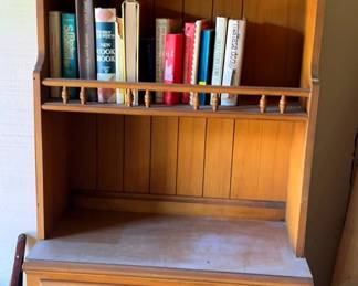 NFF119- Vintage Hutch / Bookshelf With Books 