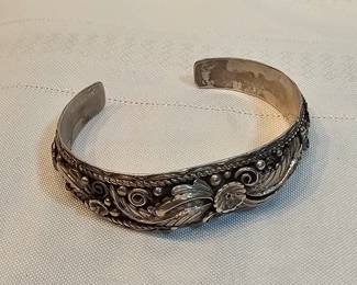 Sterling Silver Bracelet https://www.auctionninja.com/stress-free-estate-services-llc/sales/details/collector-s-cache-2-0-silver-autographs-comics-gold-jewelry-art-collectibles-no-reserves-pickup-in-alton-nh-and-or-us-shipping-on-most-37.html?an=qgg03g