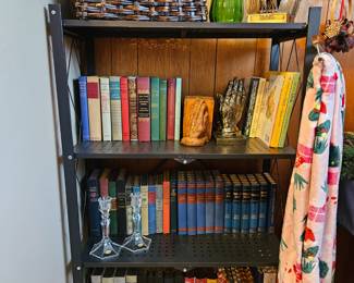 Metal shelf property of Seasons