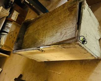 Primitive chest/Need Hinges