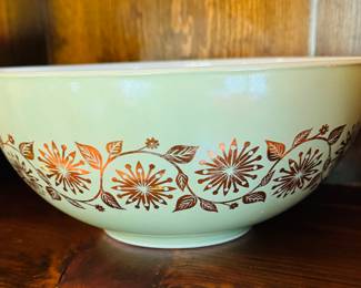 Pyrex gold medallion