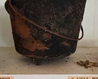 cast  iron pot