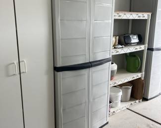 Garage Plastic storage with shelves inside
30x18x70
