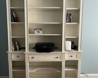 Bookcase shelving unit
67x17x88(h)