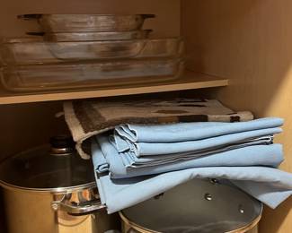 Pots, bakeware, placemats