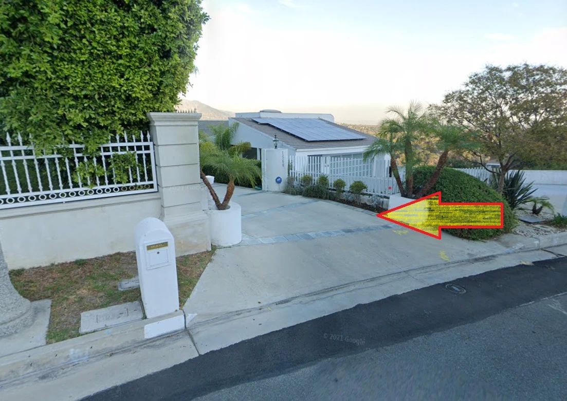 Note the yellow and red arrow--it points to the driveway of the estate sale.  You cannot see the house from the street, or very much of it.