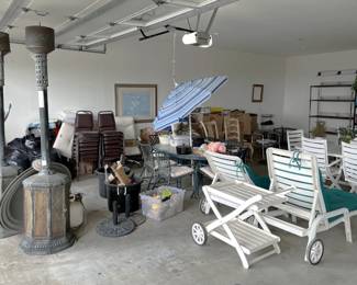 This is a good overview photo of the items in the garage.