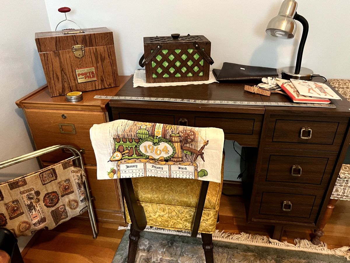 Vintage sewing desk and chair, Ballonoff organizer