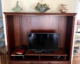 Entertainment center