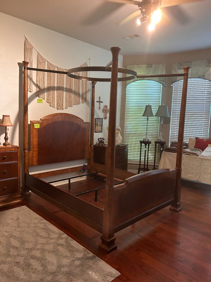 ASHLEY FURNITURE QUEEN CANOPY BED
