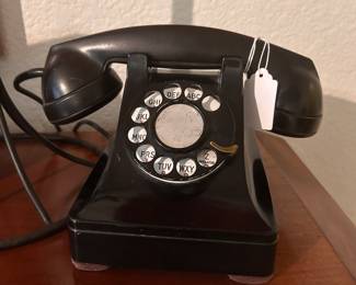 VINTAGE ROTARY DIAL PHONE