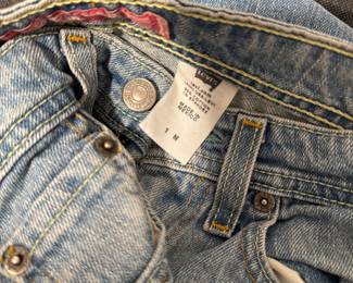 Levis Size 1M Jeans. 
