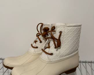 Sperry size 6Y Girls Boots. Photo 1 of 2. 