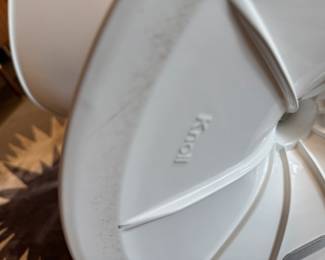 Eero Saarinen for Knoll White Tulip Side Chair with Ivory Leather Cushion - Only 1 Available. Photo 5 of 5.