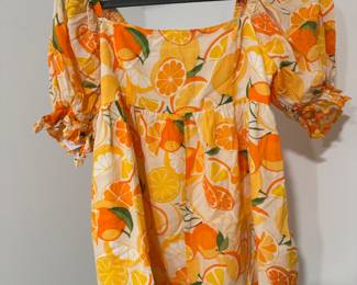 Citrus Breeze Size M Blouse. 